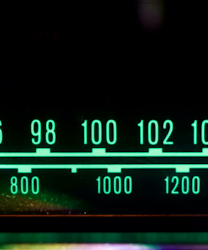 radio-dial-light-leak_-1_bfhzwb__f0000