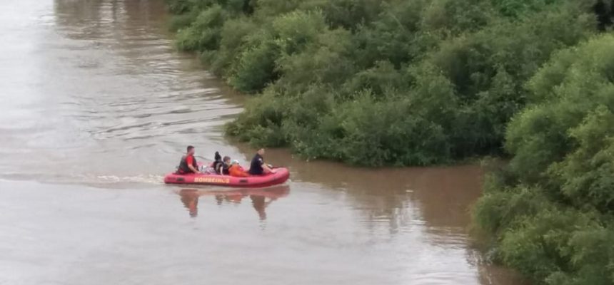 ecosul-resgata-familia-ilhada-no-rio-piratini-credito-lissandro-robaina00003