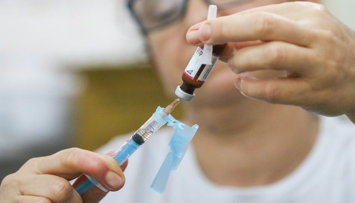 PE - Recife - 18/11/2019 - Local - Primeiro dia da campanha de vacinacao, contra o sarampo, para as idades de 20 a 29 anos, nesta segunda (18). Foto: Tarciso Augusto / Esp. DP Foto.