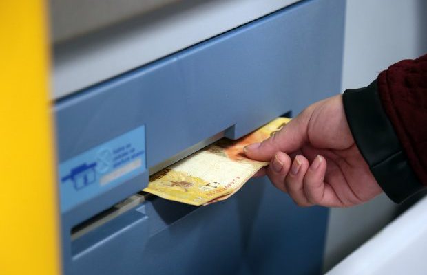 banco_dinheiro_caixa_eletronico_20200329_1515088093