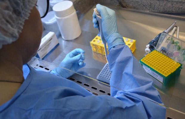 testes_lacen_novo_coronavirus_foto_robson_valverde___ses_20200326_1275746169