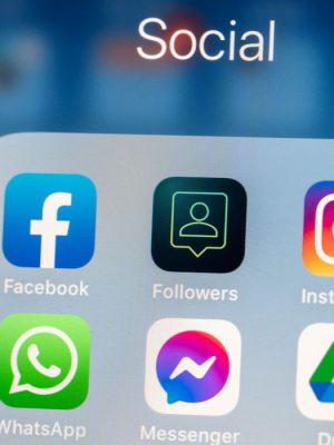 2021-01-11t203525z_421912072_mt1hnslcs000enxngz_rtrmadp_3_hans-lucas