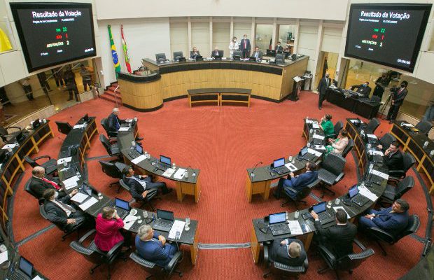 com_reajuste_medio_de_105_salario_minimo_regional_e_aprovado_pela_assembleia_20220216_1659784126