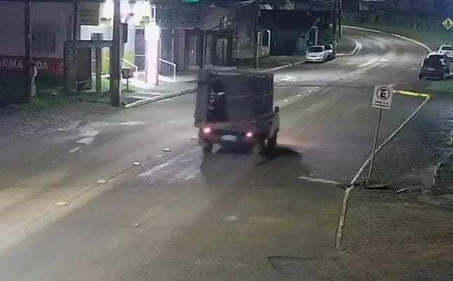 ff470a95-9c83-4d4a-8d68-f343c90f1107