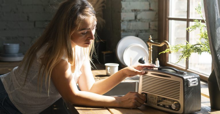 ouvindo-radio-0404