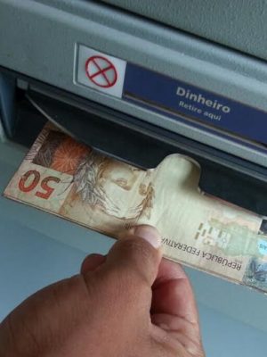 dinheiro-some-da-conta-dos-brasileiros-veja-como-se-proteger-1024x683
