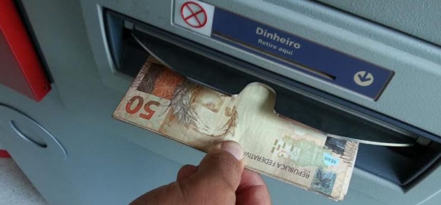 dinheiro-some-da-conta-dos-brasileiros-veja-como-se-proteger-1024x683