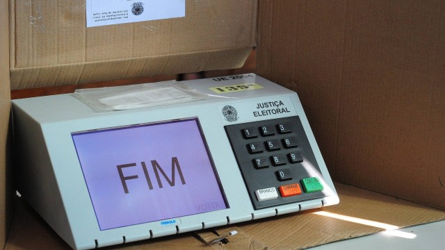 17238013_2012-10-07-dia-de-votavaveo-eleivaoes-municipais-para-prefeito-e-vereador-em-sao-jose-d